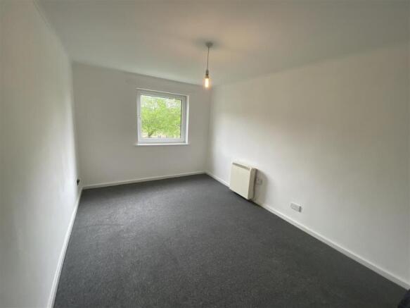 2 bed Apartment to rent Image 5