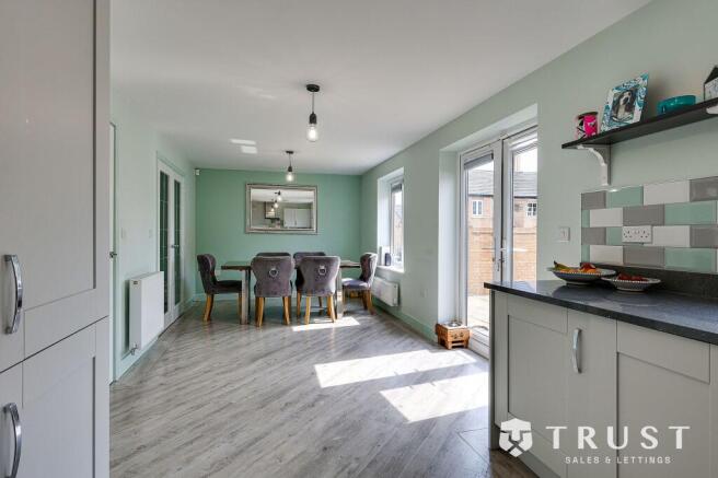 4 bed Detached for sale Image 7