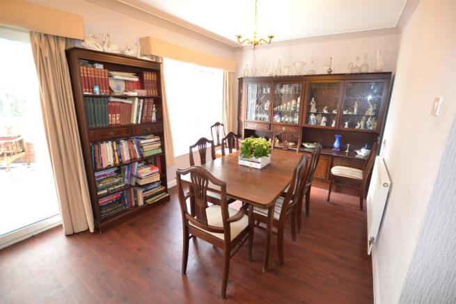 FAMILY DINING ROOM