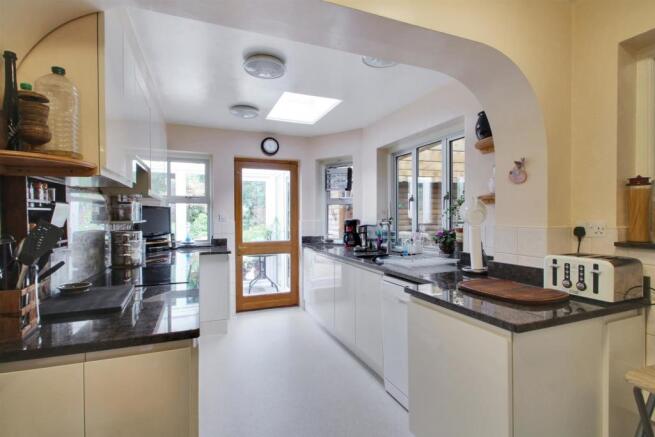Kitchen 2.jpg