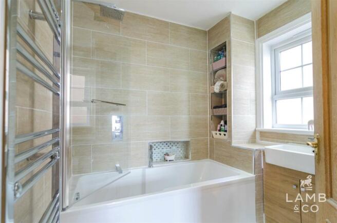 Bathroom 2.jpg