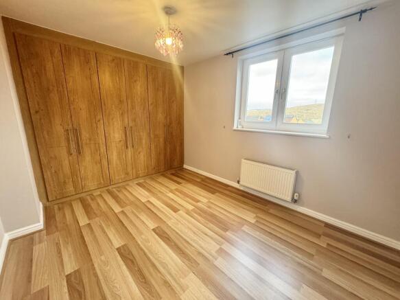 2 bed Flat to rent Image 12