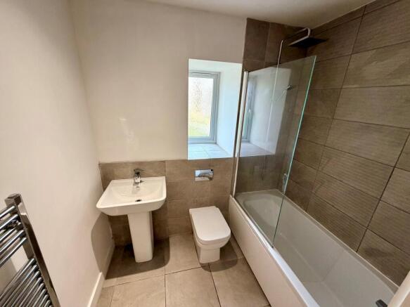 2 bed Apartment to rent Image 4