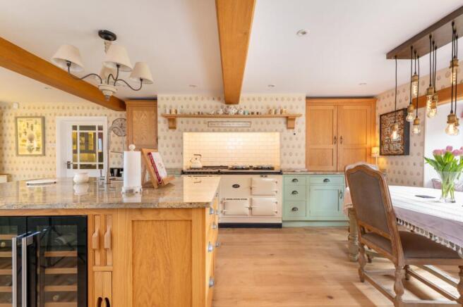 7 bed Detached for sale Image 8