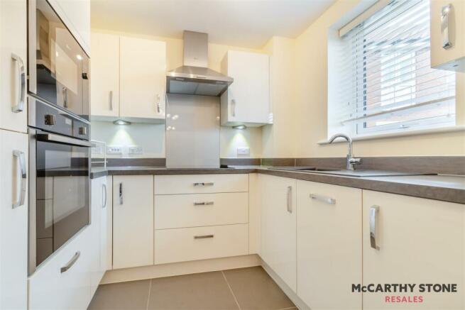 2 bed Apartment for sale Image 4