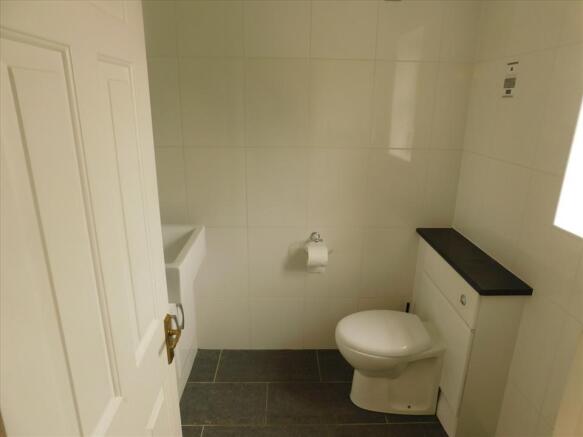 EN-SUITE SHOWER ROOM