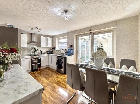 3 bed Semi-Detached for sale Image 8