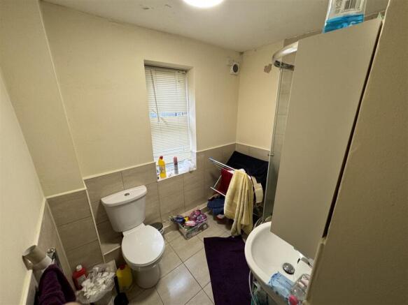 3 bed Flat to rent Image 5