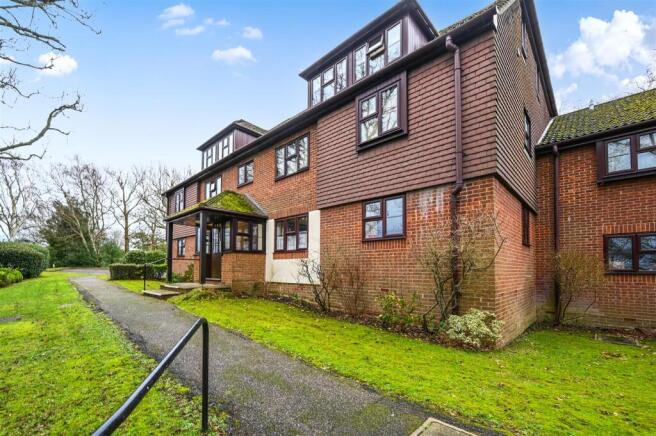 11 GLYNDE COURT - TN39 4XE - PHOTOS (16).jpg