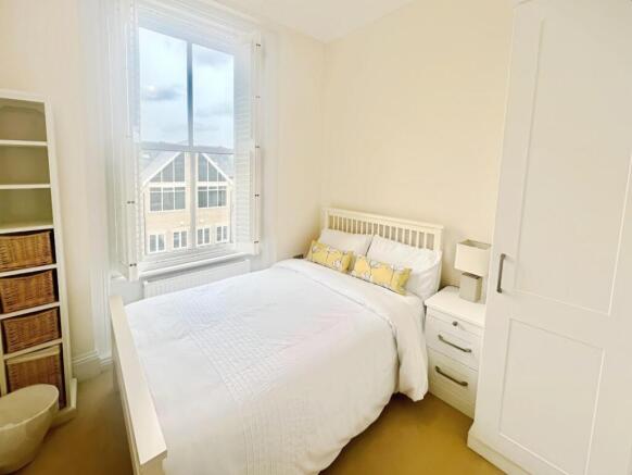 3 bed Apartment for sale Image 10