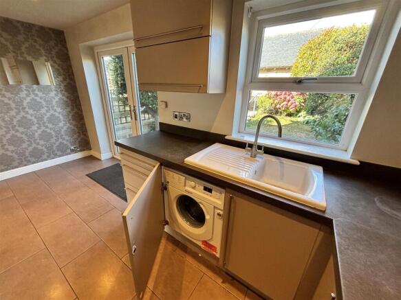 3 bed Terraced to rent Image 9