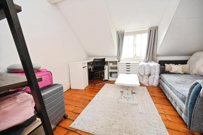 4 bed House for sale Image 11