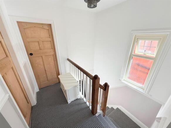 3 bed Semi-Detached for sale Image 6