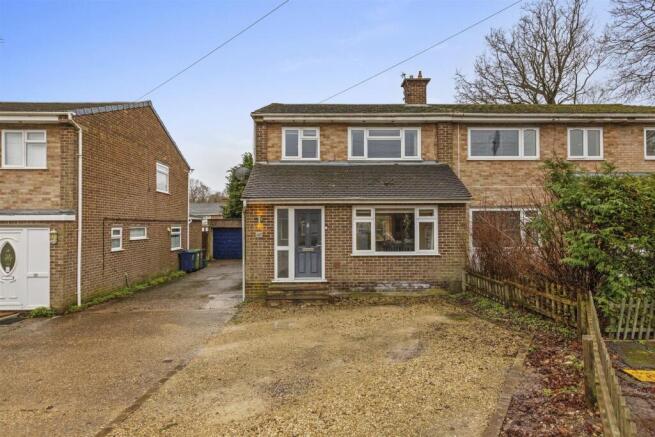 40 Copes Shroves, HP15 7AH-15.jpg