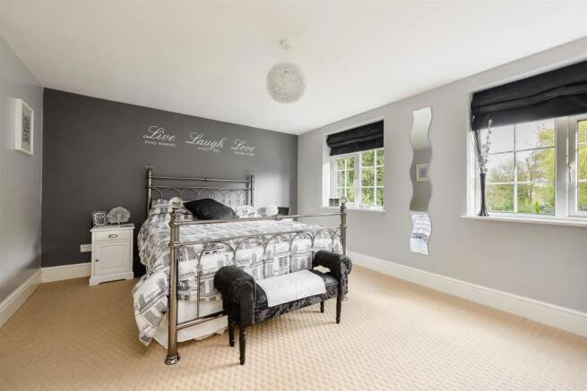 8286457-interior18-max.jpg