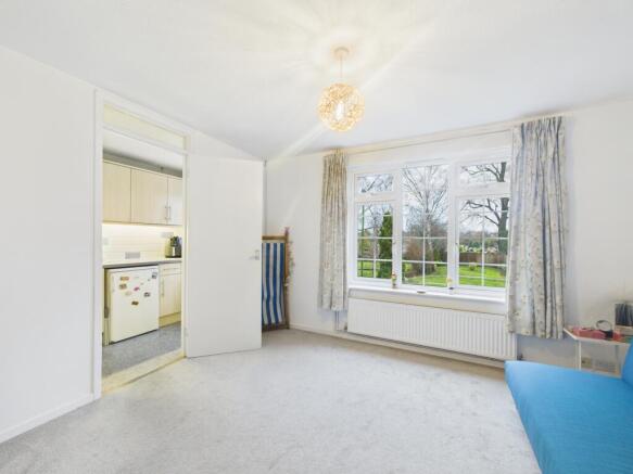 CAM04018G0-PR0416-STILL010