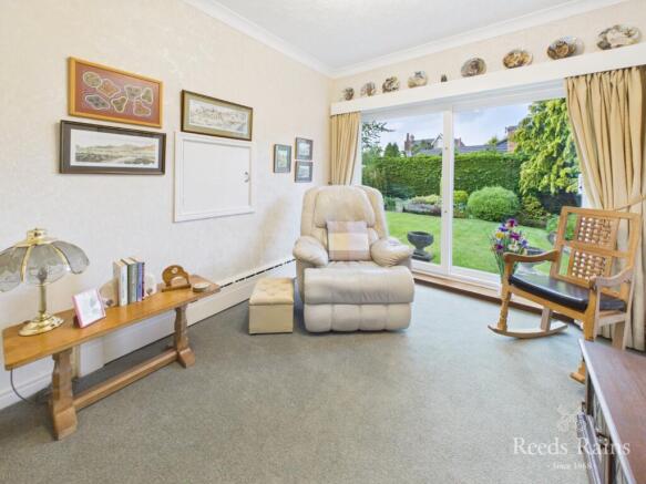 4 bed Bungalow for sale Image 5
