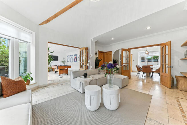 5 bed Detached for sale Image 5