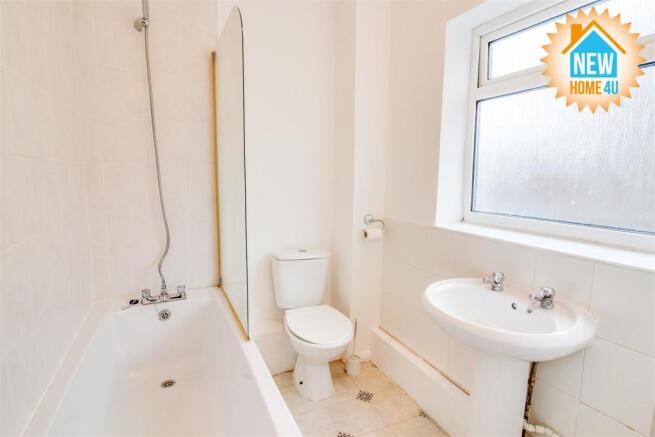 FAMILY BATHROOM:
