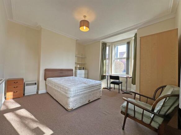 Spacious bedroom with bay window and study desk...