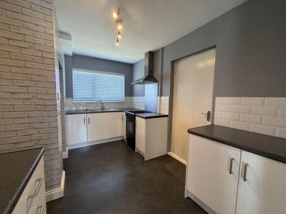 3 bed Semi-Detached to rent Image 4