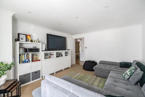 Hanger Court, Woking, Surrey, GU21
