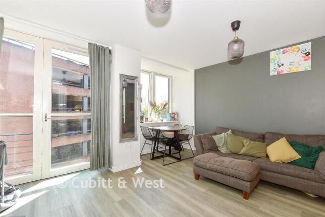 Kitchen/ Living Room