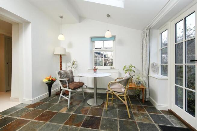 Kitchen Breakfast Area.jpg