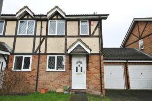 15, Ravenfield, Egham TW20 0TW