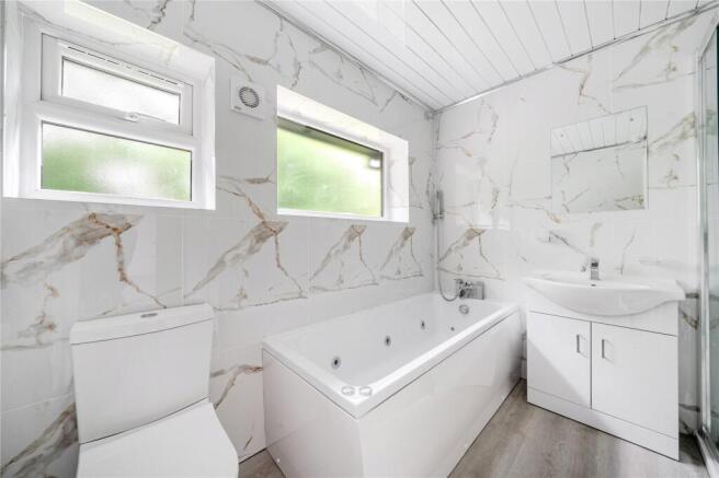 5 bed Detached for sale Image 6