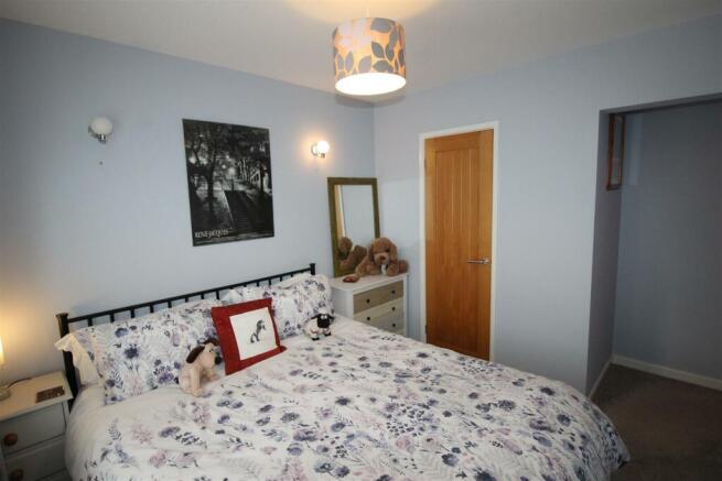 Anson Close, 11 Bedroom One 1.JPG
