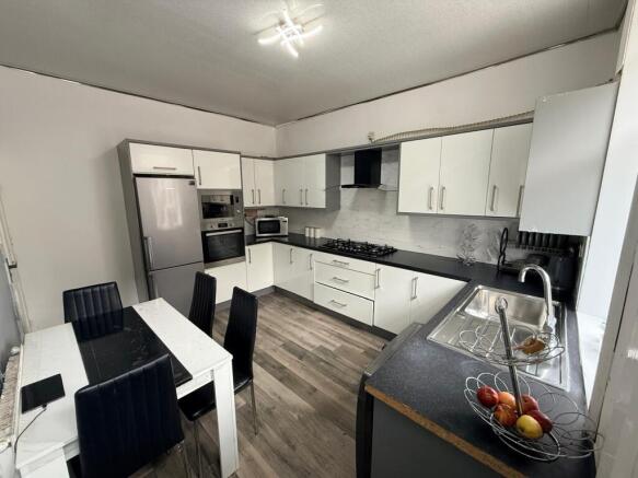 4 bed Terraced for sale Image 4