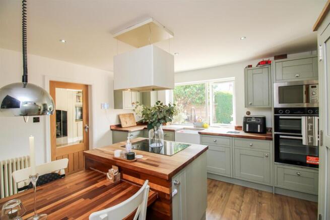 3 bed Semi-Detached for sale Image 4