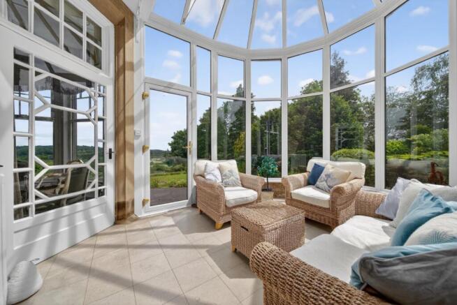 5 bed Detached for sale Image 7