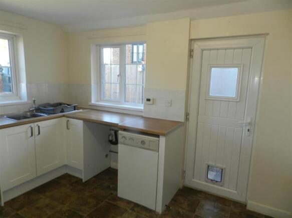 Kitchen 2.JPG