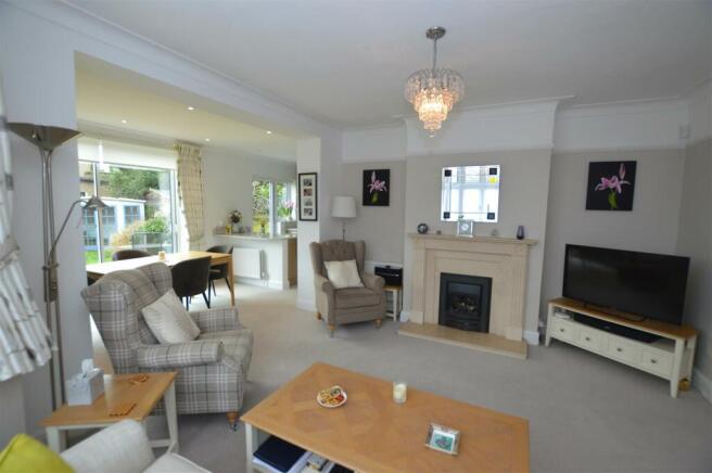 22 Strathearn Ave living room.JPG