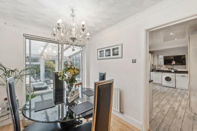 DINING ROOM 02.jpg
