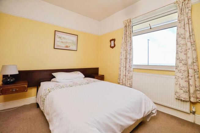 5 bed Detached for sale Image 11
