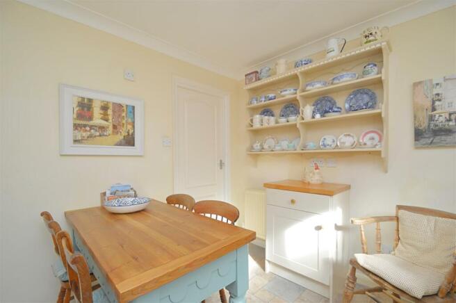 Kitchen2.jpg