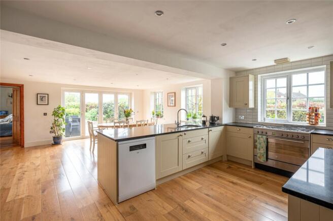 4 bed Detached for sale Image 10