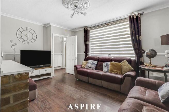 Melksham Drive, Romford photo 3