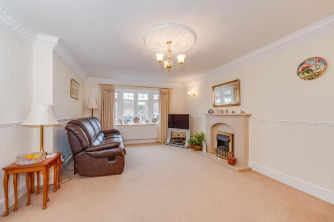4 bed Detached Bungalow for sale Image 4
