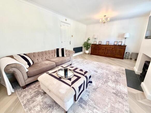 4 bed Detached for sale Image 6