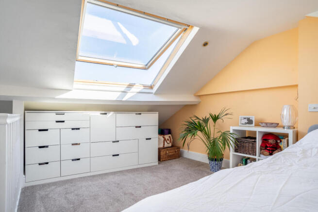 3 bed Terraced for sale Image 11