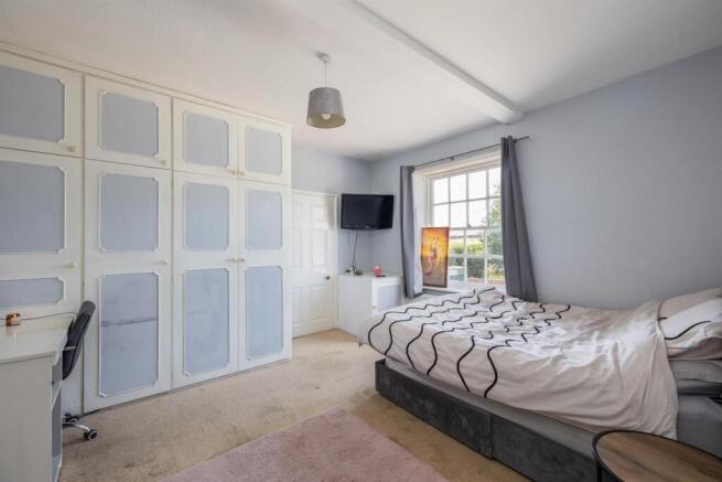 6 bed House for sale Image 8