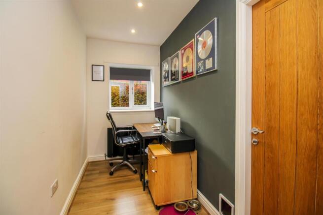 4 bed Detached for sale Image 6