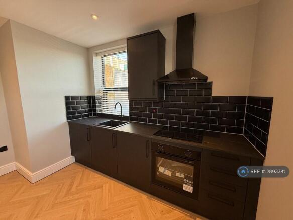 1 bed Flat to rent Image 9