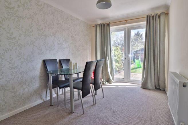Lounge/Dining ...
