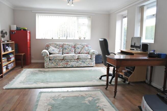 FAMILY ROOM / BEDROO