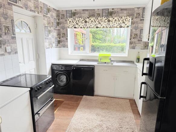 3 bed Semi-Detached for sale Image 6